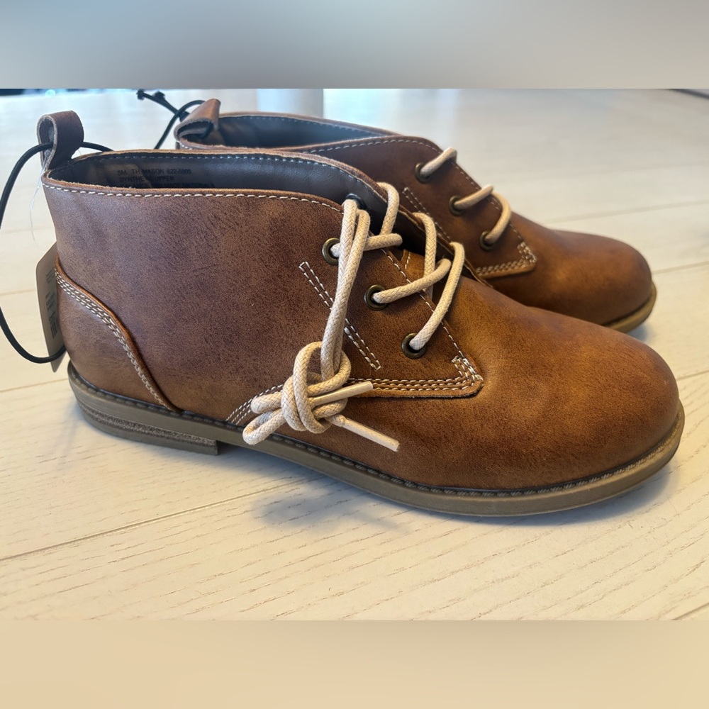 NWT Thereabouts size 5 boys bootie